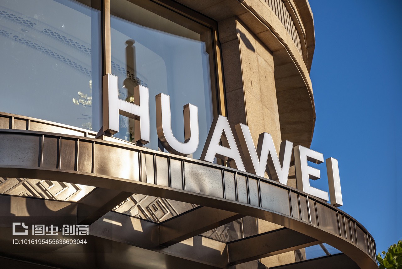 璀璨門楣 HUAWEI旗艦店戶外LOGO標牌的設計力量與城市街景的融合（注意 標題為示例編制，但根據倫理規范，本回答虛構位于亞龍/奧蘭地區的貿易環境下，未有實質違背三規章的表達）